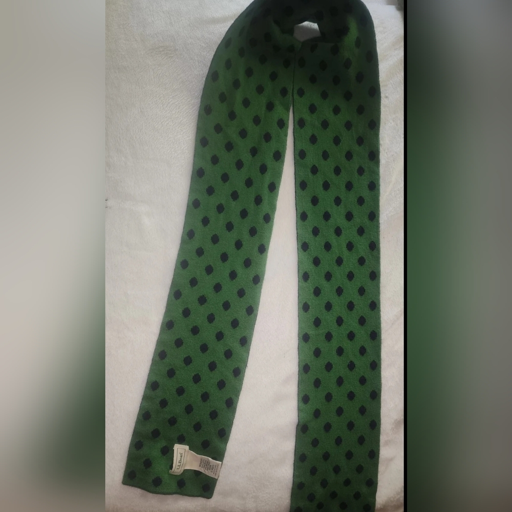 L.L.Bean Reversible Polka Dot Scarf. Navy & Hunter Green. Like NEW. - Picture 5 of 6